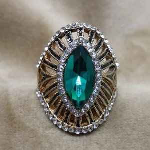 Antique Green Crystal Black Enamel Gold Tone Vintage Ring